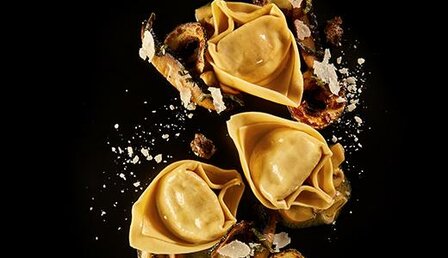 Pasta gevuld met truffel/champignons met truffelsaus