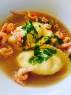 Raviolini kreeftenvulling en kreeftensaus